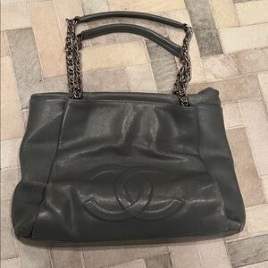 CHANEL Gray Leather Shoulder Bag